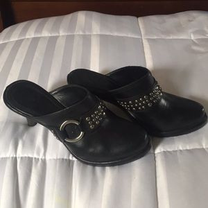Fye Buckled Clogs, black size 6B